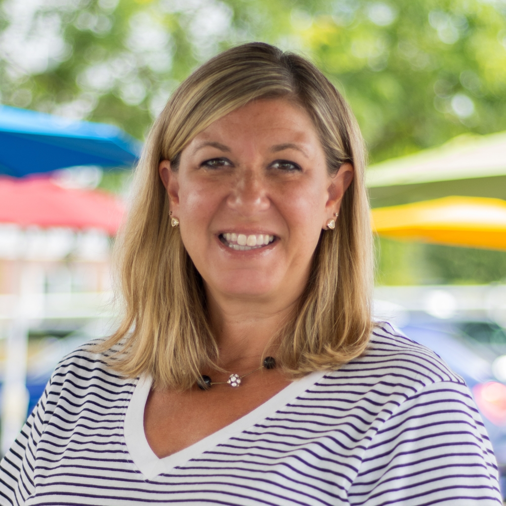 Lyndee Brush Headshot